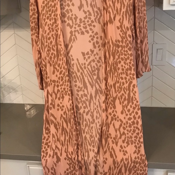 Amuse Society Peach and Tan Animal Print Midi Length Kimono.Size XS - Picture 3 of 5
